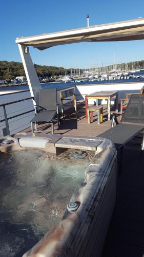 Фотография мини отеля Floating House Sofia