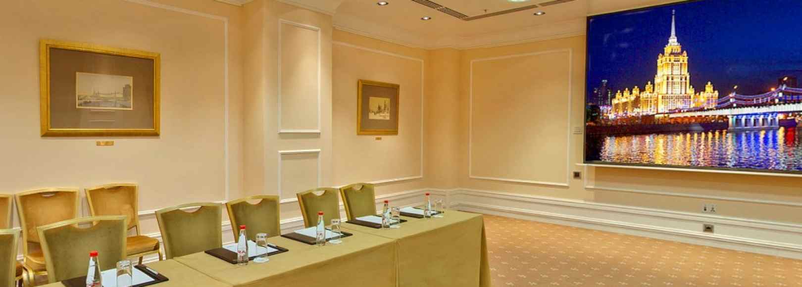 Фотография комнаты для переговоров Лето