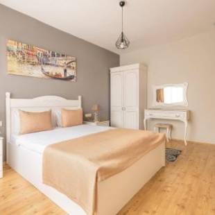 Фотографии апарт отеля
Old Town Deluxe Flats