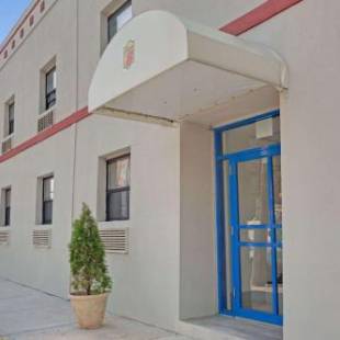 Фотографии гостиницы
Super 8 by Wyndham Long Island City LGA Hotel