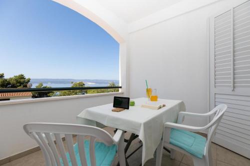 Фотография гостевого дома Apartments by the sea Medici, Omis - 1046