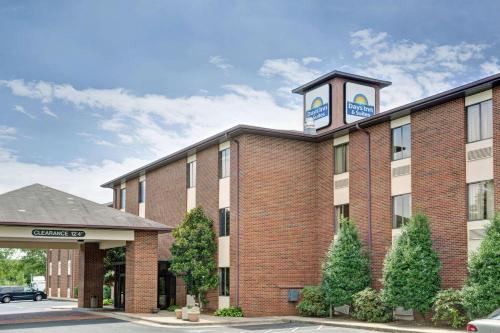 Фотография гостиницы Days Inn & Suites by Wyndham Hickory