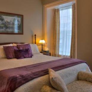 Фотографии мини отеля
Sir Isaac Brock B&B Luxury Suites