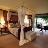 Фотография гостиницы The Castle - Villa by the Sea