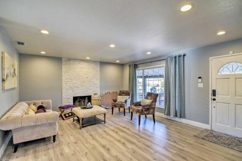 Фотографии гостевого дома
Central Sacramento Home with Pool - Mins to Downtown!