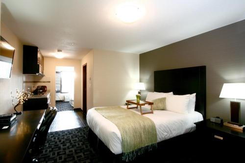 Фотография гостиницы Foxwood Inn & Suites Drayton Valley