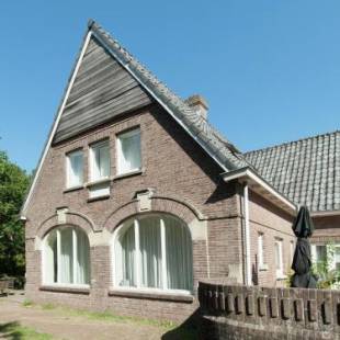 Фотографии гостевого дома
Atmospheric and modern apartment in characteristic mansion on the highest dune