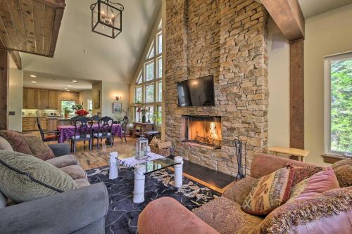 Фотографии гостевого дома
Incredible Lake Arrowhead Home with Views and Decks!