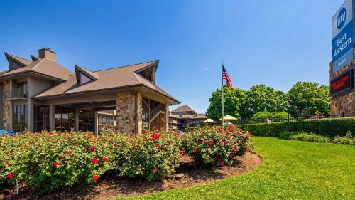 Фотография гостиницы Best Western Plaza Inn