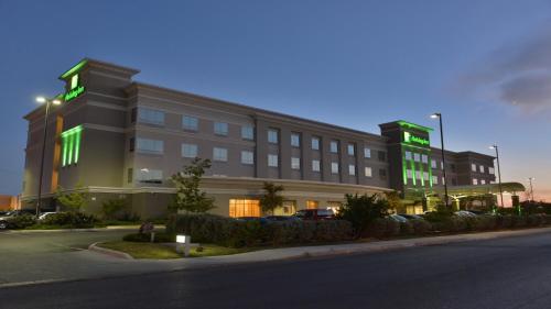 Фотография гостиницы Holiday Inn Hotel & Suites Northwest San Antonio, an IHG Hotel
