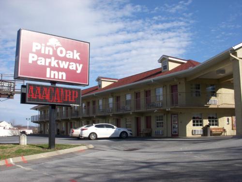 Фотография гостиницы Pin Oak Parkway Inn