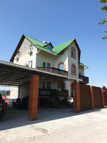 Фотографии гостевого дома
Ласточкино гнездо