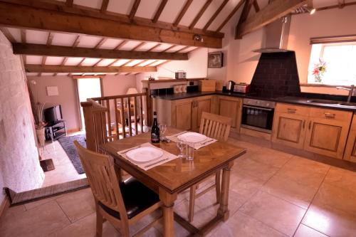 Фотография гостевого дома Sebright Cottage, Borrowby Farm Cottages