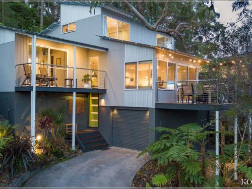 Фотографии гостевого дома
Koru at Hyams 4pm Check Out Sundays