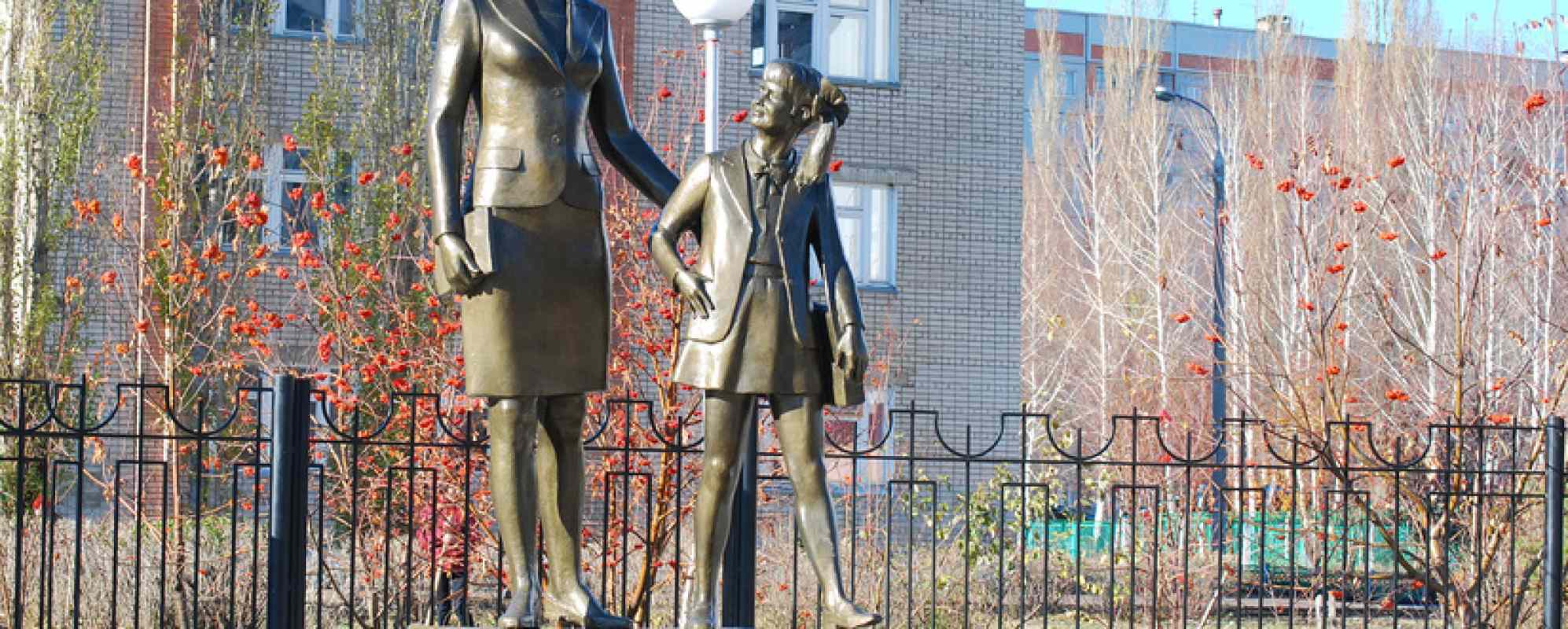 Фотографии памятника Первому учителю