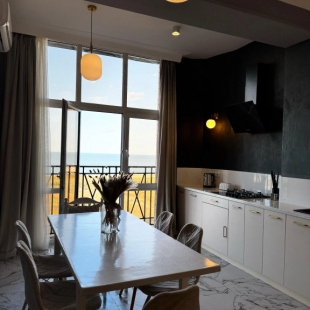 Фотография квартиры Квартира Трехкомнатная уютная с потрясающим видом на море