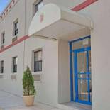 Фотография гостиницы Super 8 by Wyndham Long Island City LGA Hotel