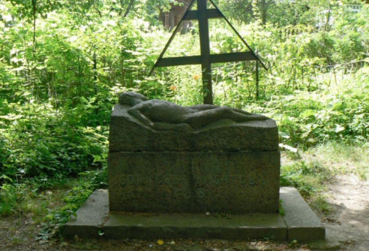 Фотографии памятника 
            Памятник на могиле художника Борисова-Мусатова