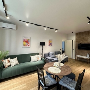 Фотография квартиры Апартаменты Уютная 2-х.ком.кв на НЛМК