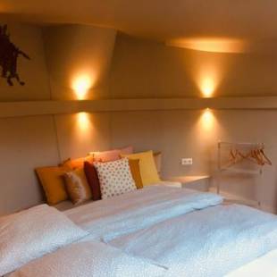 Фотографии мини отеля
Houseboat Tante Piet