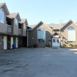 Фотографии мотеля 
            Monashee Lodge