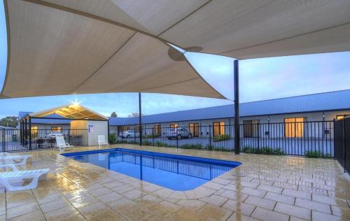 Фотография мотеля Red Earth Motel