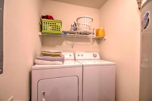 Фотография гостевого дома Lakefront Osage Beach Condo Dock Your Boat Here!