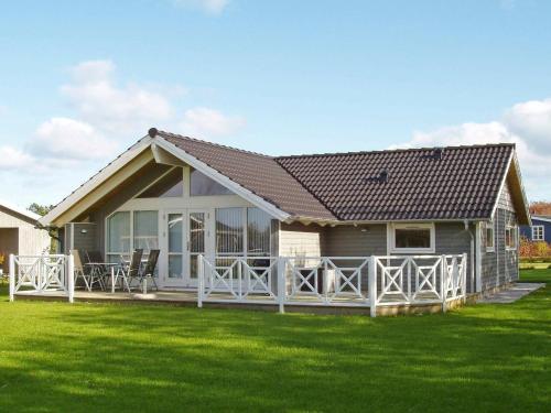 Фотография гостевого дома Three-Bedroom Holiday home in Vinderup 7