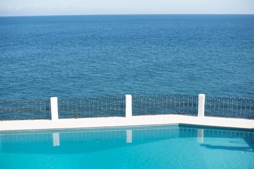 Фотография гостевого дома Salt Water Villa - Sea Water Pool - Private Sea Access
