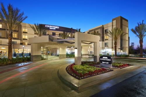Фотография гостиницы Courtyard Long Beach Airport