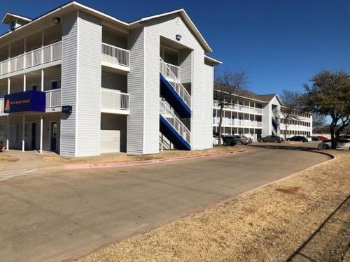 Фотография гостиницы InTown Suites Extended Stay Arlington - Central