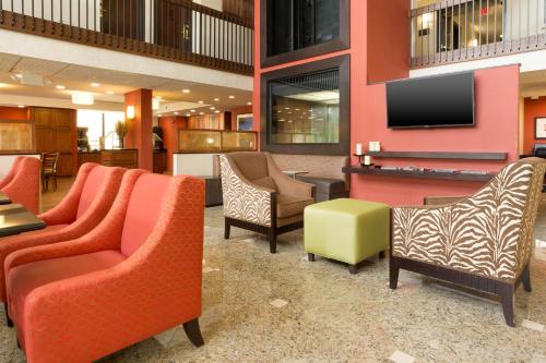 Фотография гостиницы Drury Inn & Suites Charlotte University Place