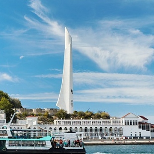 Фотография памятника Обелиск Штык и Парус в честь города-героя Севастополя