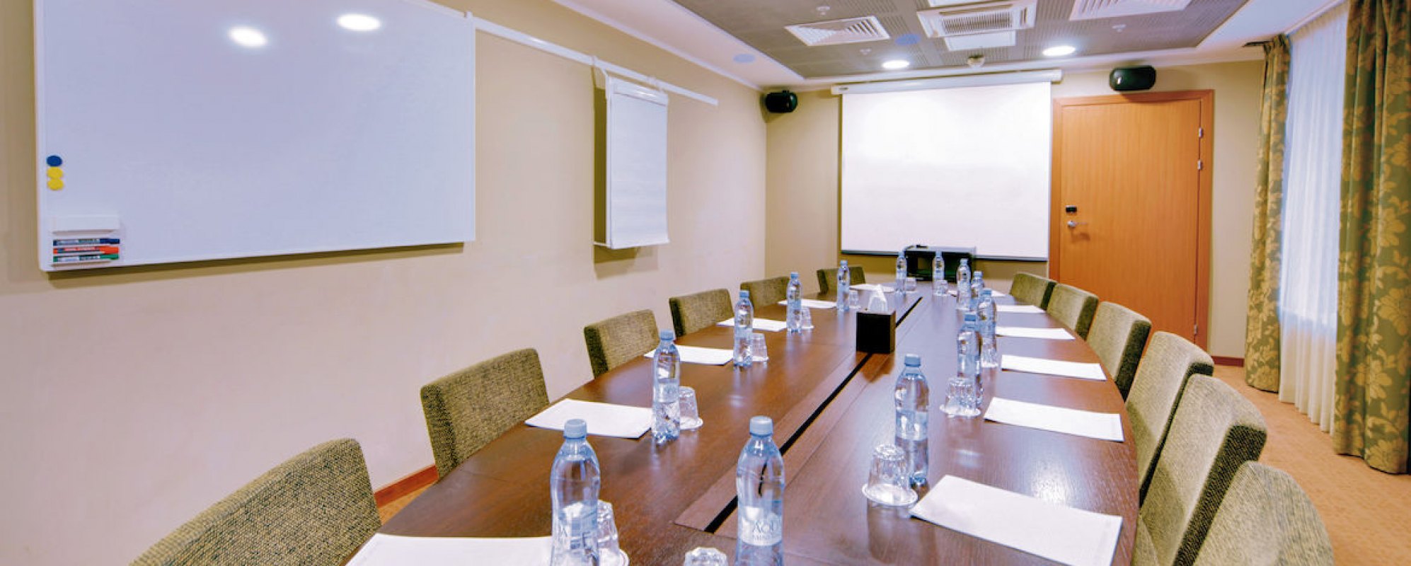 Фотографии комнаты для переговоров Самба