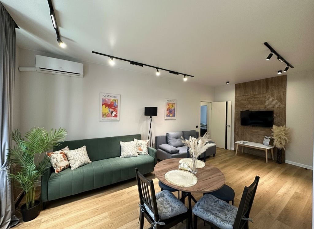 Фотография квартиры Апартаменты Уютная 2-х.ком.кв на НЛМК