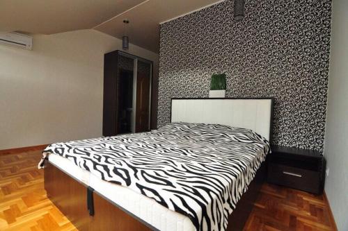 Фотографии гостевого дома 
            Людмила на Самбурова, 42