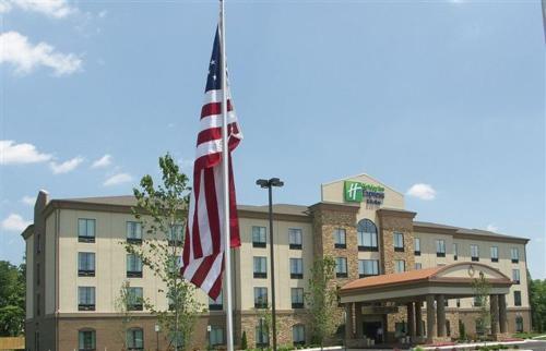 Фотография гостиницы Holiday Inn Express & Suites - Cleveland Northwest, an IHG Hotel