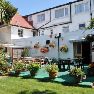 Фотографии гостиницы 
            OYO Godolphin Arms Hotel