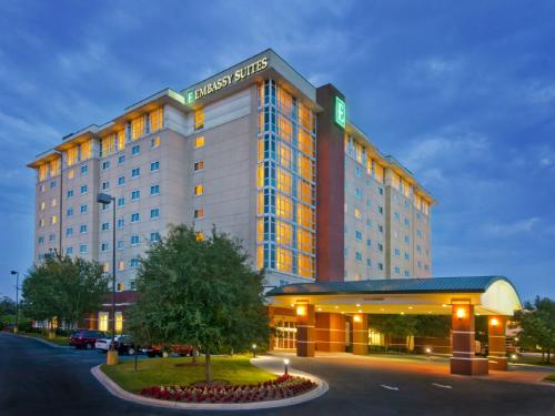 Фотография гостиницы Embassy Suites North Charleston Airport Hotel Convention