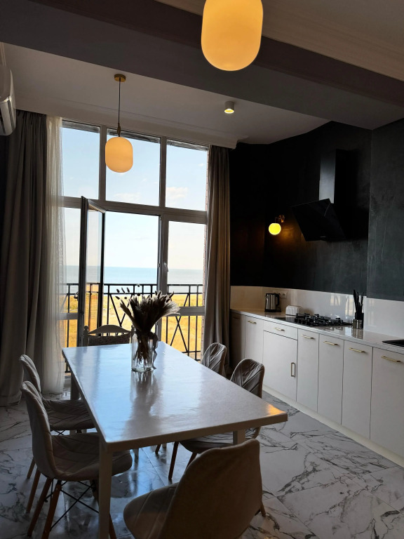 Фотография квартиры Квартира Трехкомнатная уютная с потрясающим видом на море