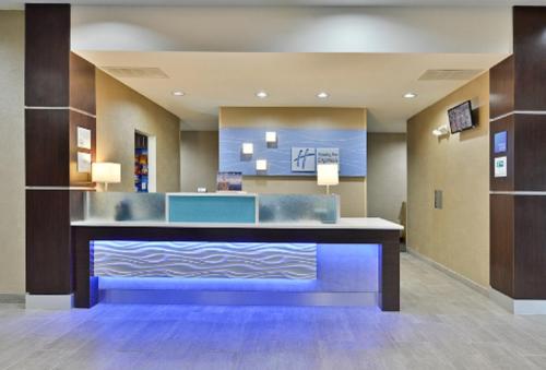 Фотография гостиницы Holiday Inn Express Hotel and Suites Forrest City, an IHG Hotel