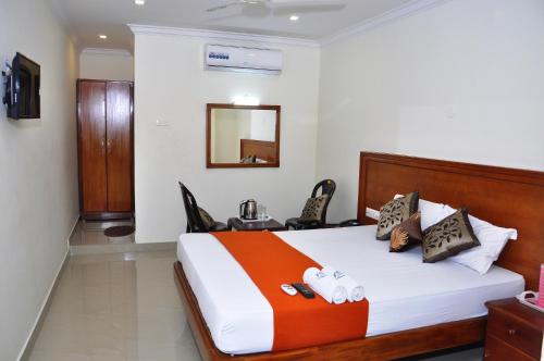 Фотография гостиницы Hotel NNP Grand - Fully Vaccinated Staff's