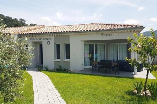 Фотографии гостевого дома
Maison avec piscine à l'orée de la forêt