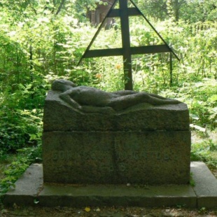 Фотография памятника Памятник на могиле художника Борисова-Мусатова