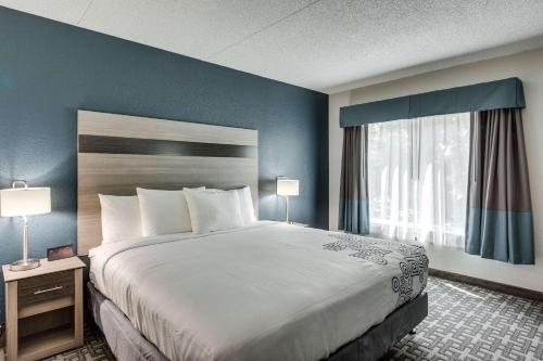 Фотографии гостиницы
Days Inn & Suites by Wyndham Spokane
