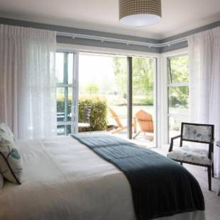 Фотографии мини отеля 
            Revive On Oakview Boutique Beauty and Accommodation