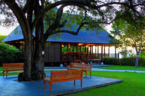 Фотография базы отдыха Samawa Seaside Cottage