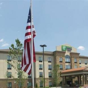 Фотографии гостиницы 
            Holiday Inn Express & Suites - Cleveland Northwest, an IHG Hotel