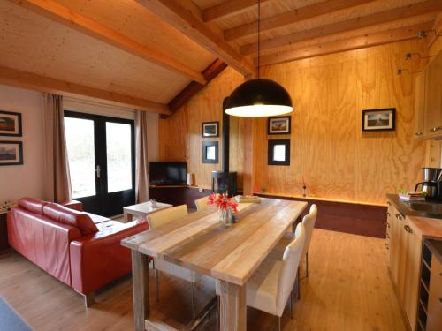 Фотография гостевого дома A detached cottage on the edge of the Dwingelderveld nature park