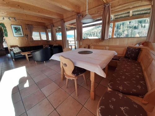 Фотография гостевого дома Wohlfuehl-Chalet-Alpengloeckchen